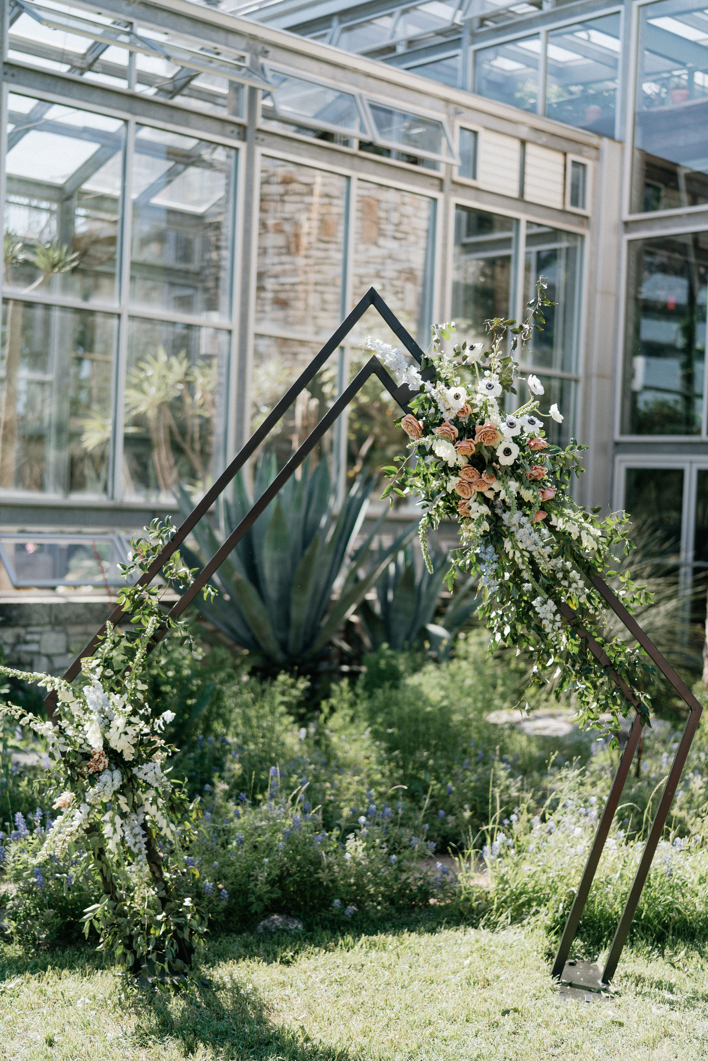 Creative Wedding Ceremony Backdrop Ideas